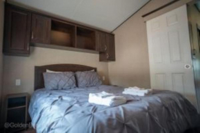 2 Bedroom Harbor Front Cottage 3